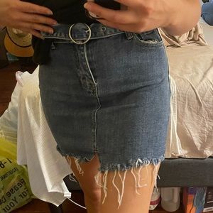 High rise belted mini skirt. Detachable belt!